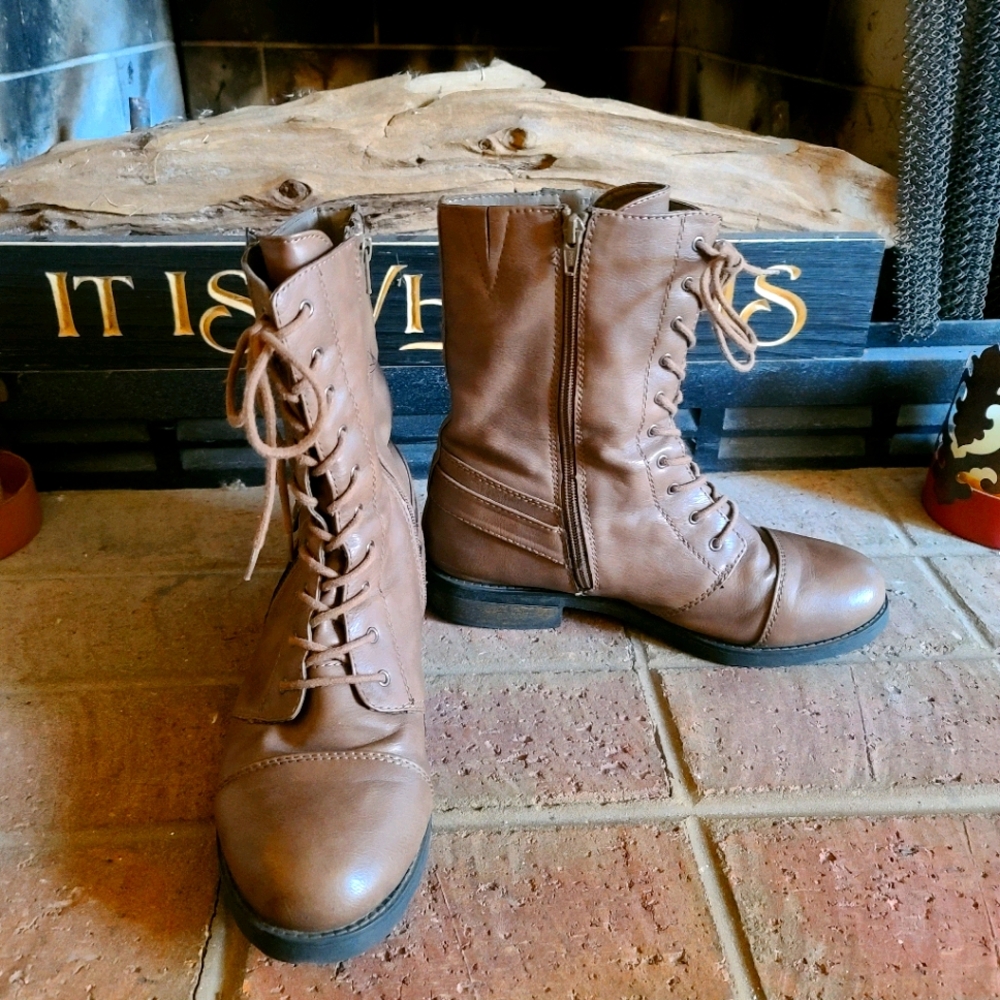 🌬WHITE MOUNTAIN BOOTS🌬